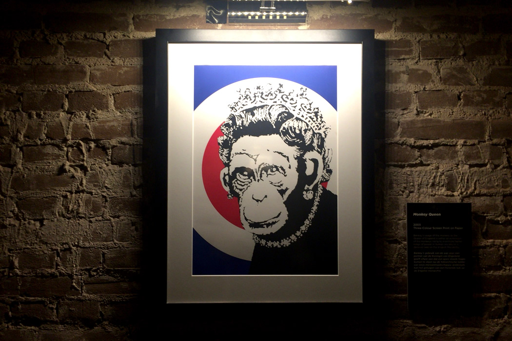 banksy-monkey-queen